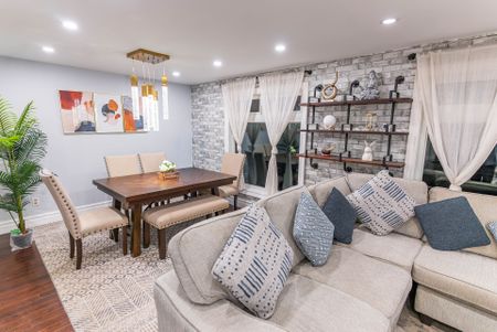 For Lease - 692 Down Crescent, Oshawa, Ontario - Photo 3