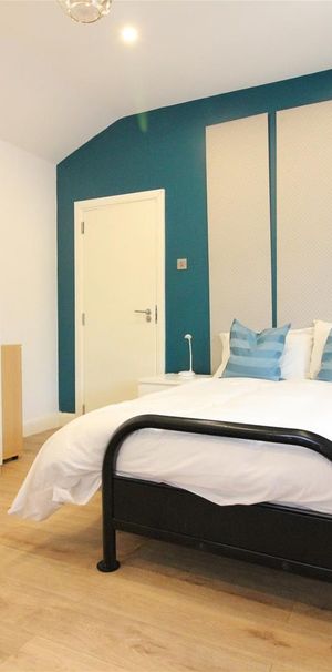 Harrow View, Uxbridge - Photo 1