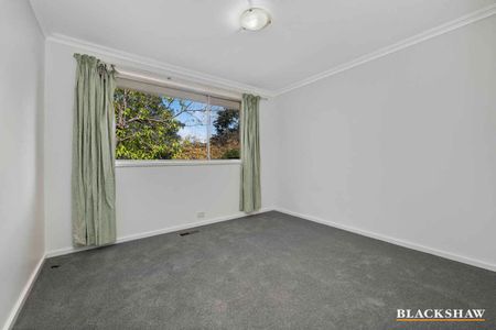 Family Home, great location, in picturesque surroundings - Photo 4