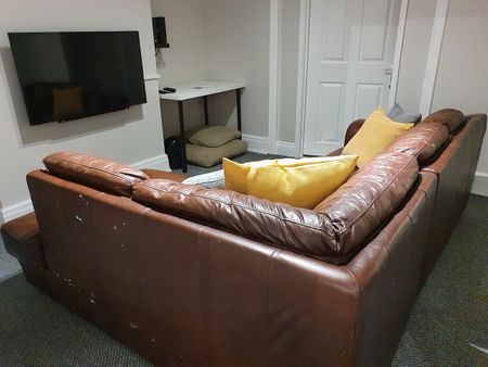 4 bedroom house - Photo 2