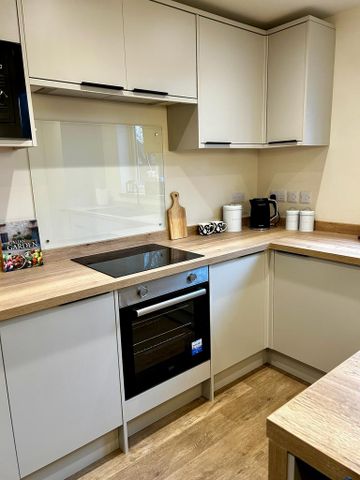 6 bedroom semi-detached house to rent - Photo 5