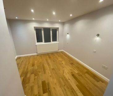 1 bedroom mews to rent - Photo 2