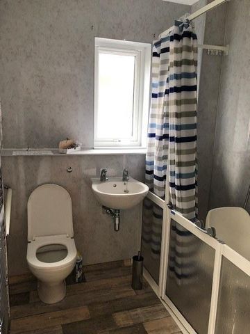 2 bedroom semi-detached bungalow to rent - Photo 5