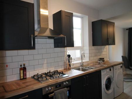 5 bedroom terraced house to rent - Photo 5