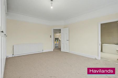 5 bedroom detached house to rent - Photo 2