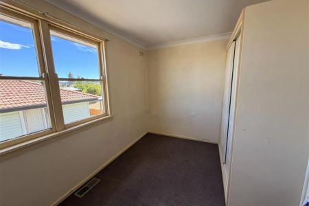 Fully Fenced 3 Bedroom Cottage Available Now - Photo 3