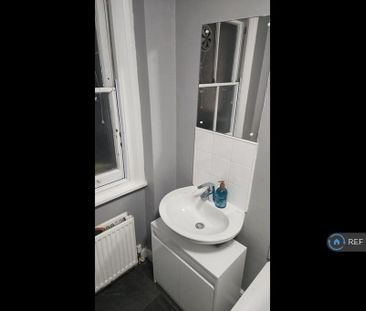 1 bedroom in a house share to rent - Photo 6