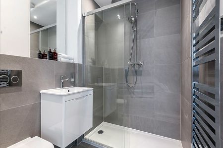 Luxury Three Bedroom Townhouse in Palace Wharf, London W6 - Photo 2