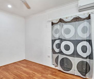 LARGE FAMILY HOME IN A GREAT LOCATION! - Photo 5