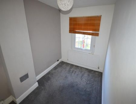 2 Bedroom End Terrace To Let - Photo 3