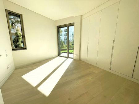 Fantástico apartamento com jardim e piscina, no centro de Cascais - Photo 5