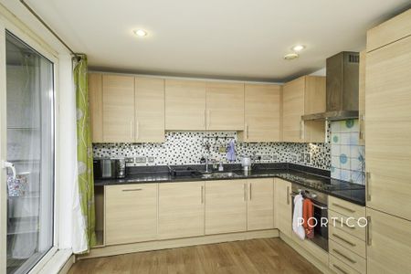 3 bedroom flat to rent - Photo 5