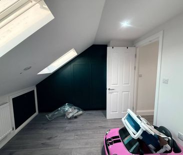Two bedroom First Floor Flat off ilford Lane- Families Only - Photo 5