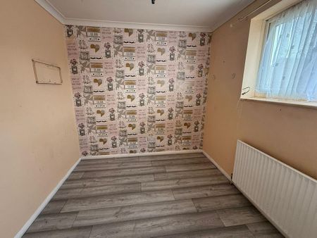 3 bedroom detached house to rent - Photo 2