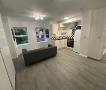 1 bedroom Flat To Let - Photo 2