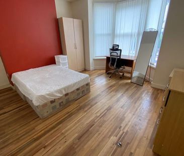 4 bedroom terraced house to rent - Photo 4