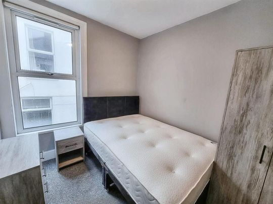 6 bedroom house to rent - Photo 1