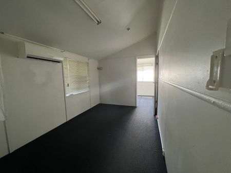 2/40 Arthur Street, Mount Pleasant - Photo 3