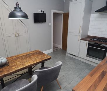 2 bedroom to let - Photo 2