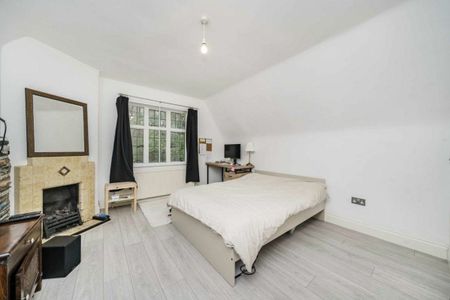 Monks Drive, London, W3 - Photo 2