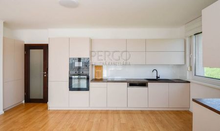 4-izbový byt s bazénom a krásnym výhľadom - Photo 4