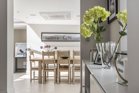 4 bedroom detached house to rent - Photo 2