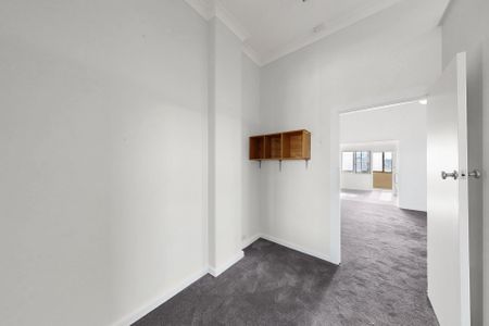 Fresh Paint, New Carpet, Perfect Setting - Photo 5