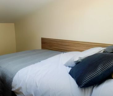 Deluxe Skylight En-Suite - Photo 4