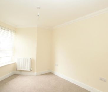 Surrey House, Hersham Village - Photo 2