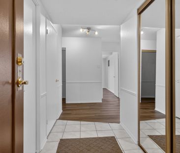 For Lease - 545 St Laurent Boulevard, Manor Park - Cardinal Glen an... - Photo 4