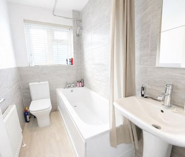 2 bed apartment to rent in London Road, Rayleigh, SS6 - Photo 4