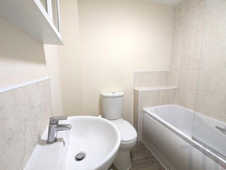 2 bedroom terraced house to rent - Photo 2