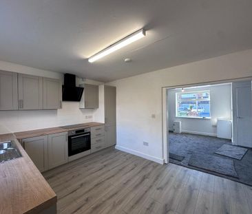 2 bedroom end of terrace house to rent - Photo 2