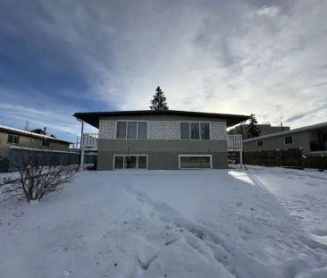 3 BEDROOM HOUSE | 7717 41 Avenue Northwest, Calgary - Photo 1