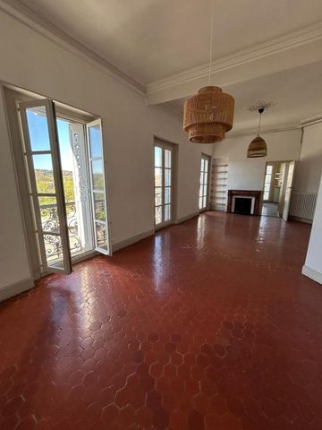 Location Appartement 4 pièces 135m² AVIGNON 84000 - Photo 2