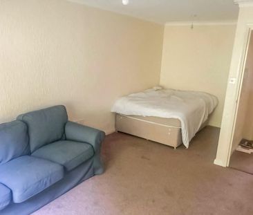 The Sanderlings, Ryhope, Sunderland, Tyne and Wear, SR2 0NU - Photo 2