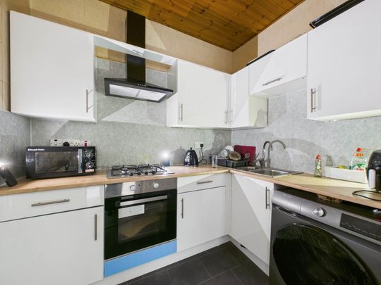 Price £1,595 pcm - Available Now - Unfurnished - Photo 1