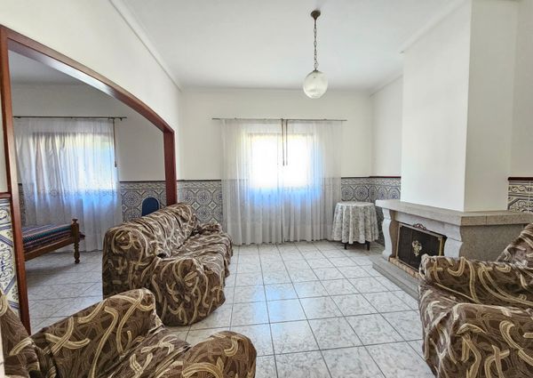 Floor 3 bedroom villa with suite located in Cacia!
