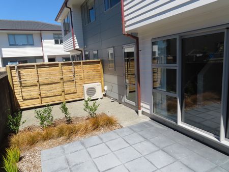 CENTRAL LOWER HUTT LIVING - Photo 2