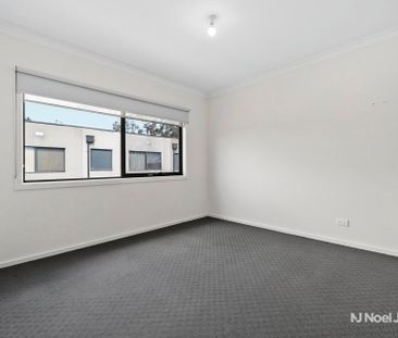 4 Lithgow Way, MOOROOLBARK - Photo 3