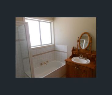 Charming Family Home in a Peaceful Glenroy Pocket - Photo 2