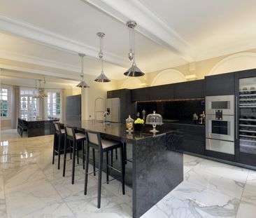 Exceptional apartment within a Victorian mansion in the heart of We... - Photo 1