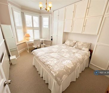 4 bedroom terraced house to rent - Photo 6