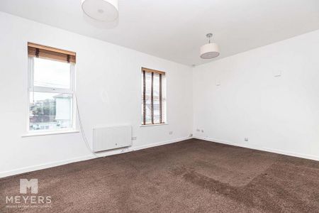 3 bedroom maisonette to rent - Photo 2