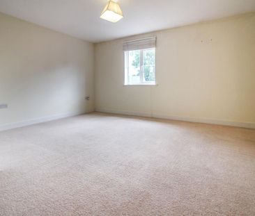 1 bedroom coach house to rent - Photo 2