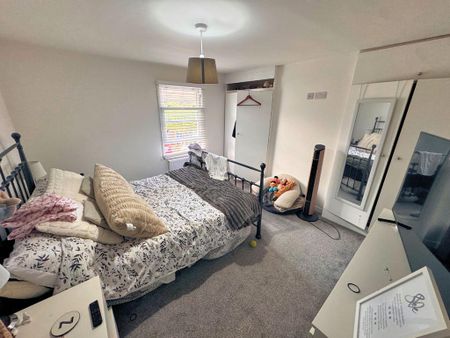 2 bedroom terraced house to rent - Photo 4