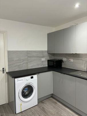 Studio Flat, Blythswood Road, IG3 - Photo 1