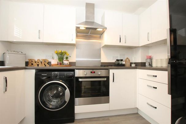 3 bedroom terraced house to rent - Photo 1