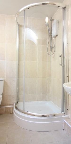 Chertsey Bridge Road, Chertsey - Photo 1