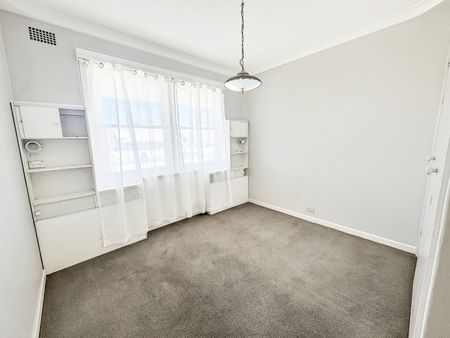 Neat 3 bedroom home in a prime location - Photo 5